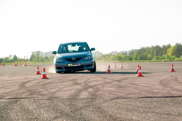 КОНТРАВАРІЙНЕ ВОДІННЯ